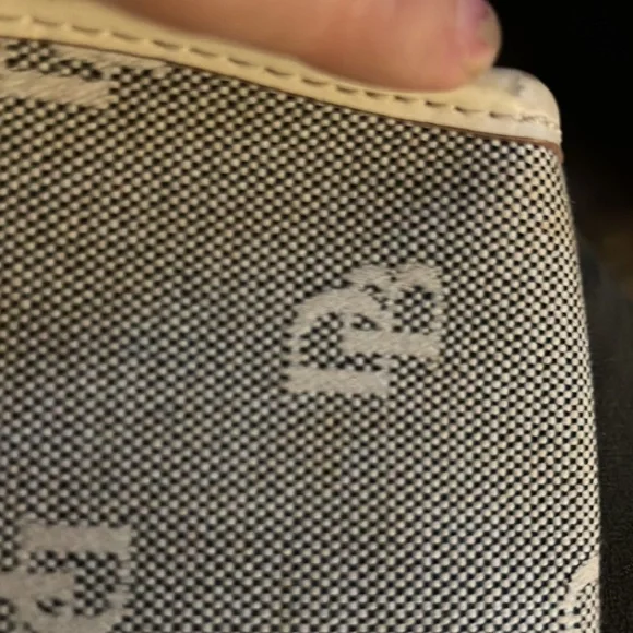 Dooney‎ and Bourke White Wristlet